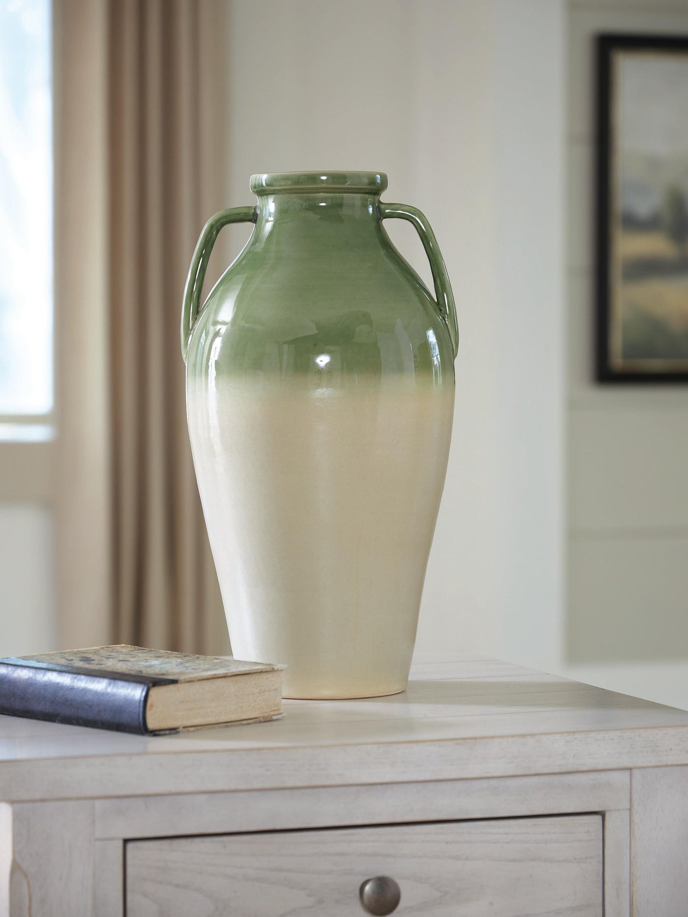 Accessories > Vases