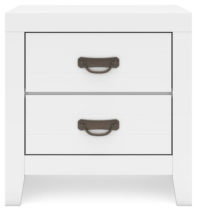 Binterglen Queen Panel Bed with Mirrored Dresser and Nightstand