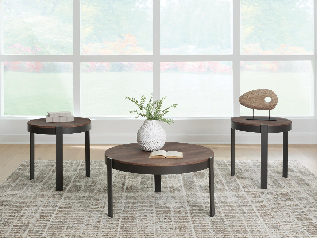 Living Room > Occasional > Cocktail Tables